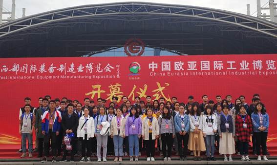 说明: C:\Users\CHXGB\Desktop\20190317快猫
师生应邀参加2019第二十五届中国（西安）国防科技与军民融合技术装备展览会\xcb\合影.jpg