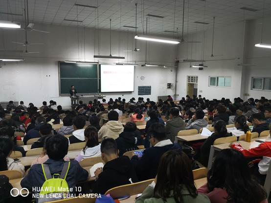 说明: C:\Users\CHXGB\Desktop\20181115西工大陈豫增教授为快猫
新生作报告\xcb\微信图片_20181116105844.jpg